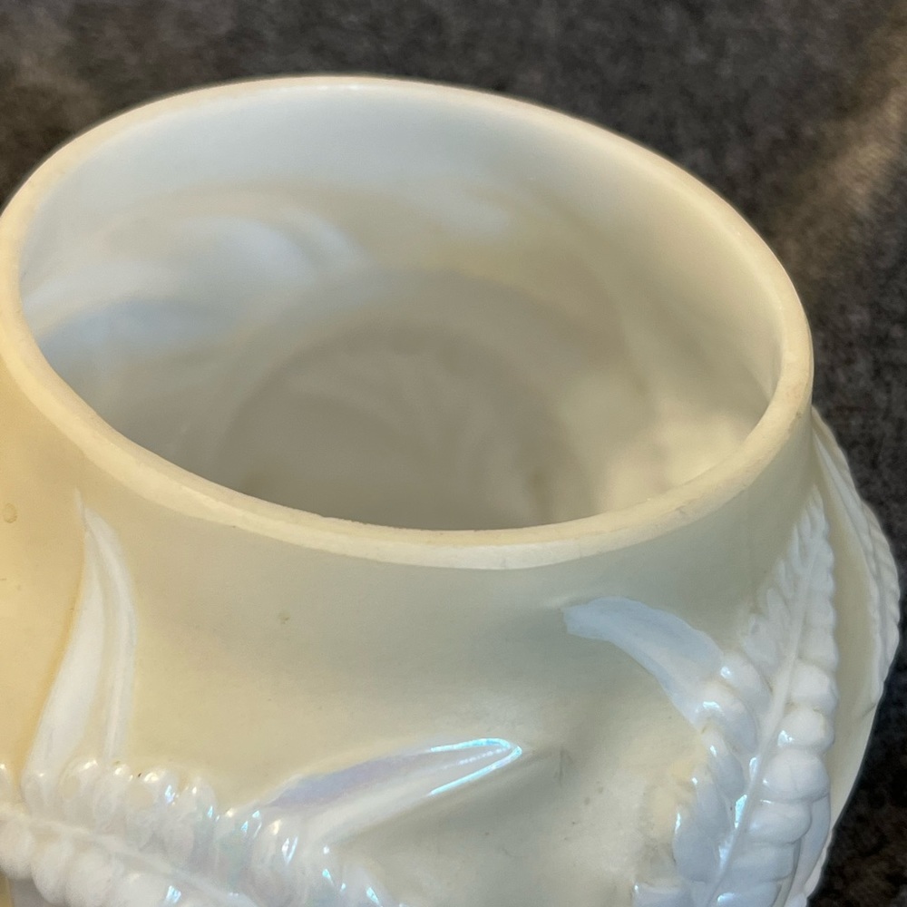 Vintage Phoenix Sculptured Artware White Ferns on Cream Glass Vase - Picture 7 of 7